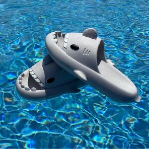 adult cloud sharks light gray colorway